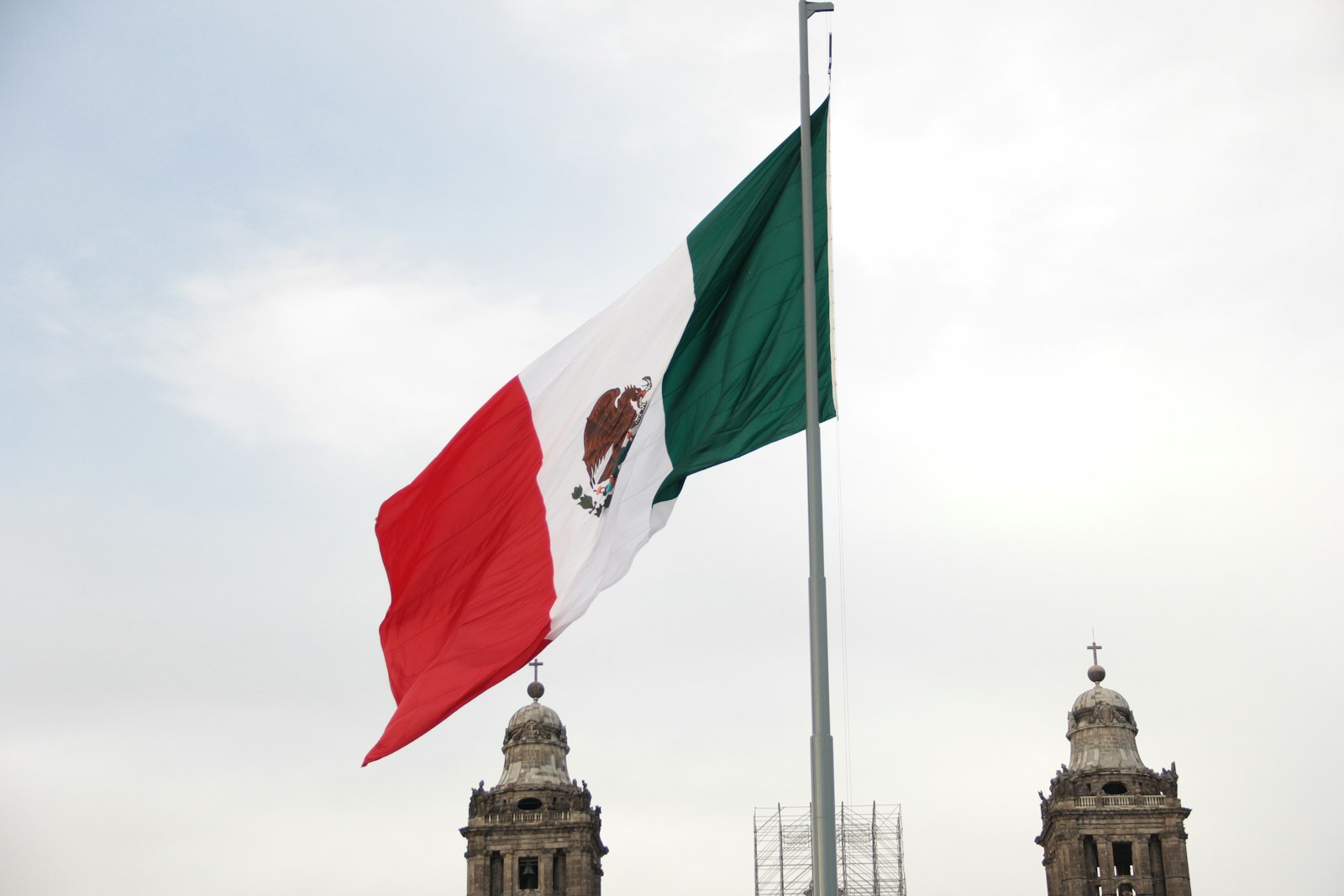 Bandera de México, trámites con acta de nacimiento americana apostillada